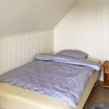 Three-bedroom In Svelgen