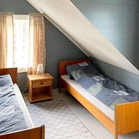 6 Person In Svelgen-by Traum