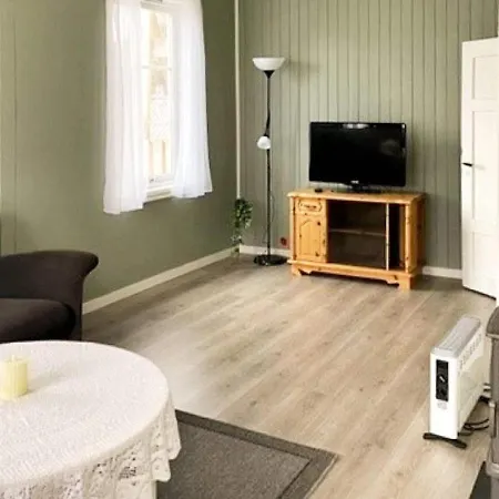 Three-bedroom In Svelgen Sorgulen
