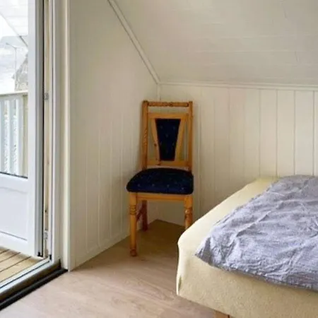 Vakantiehuis Three-bedroom In Svelgen