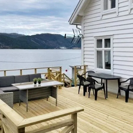 Three-bedroom In Svelgen Vakantiehuis *
