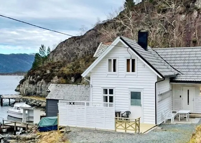 6 Person In Svelgen-by Traum Sorgulen